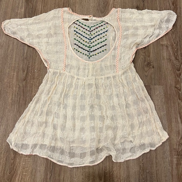 New Romantics Flower Bud Embroidered Tunic - Picture 4 of 11